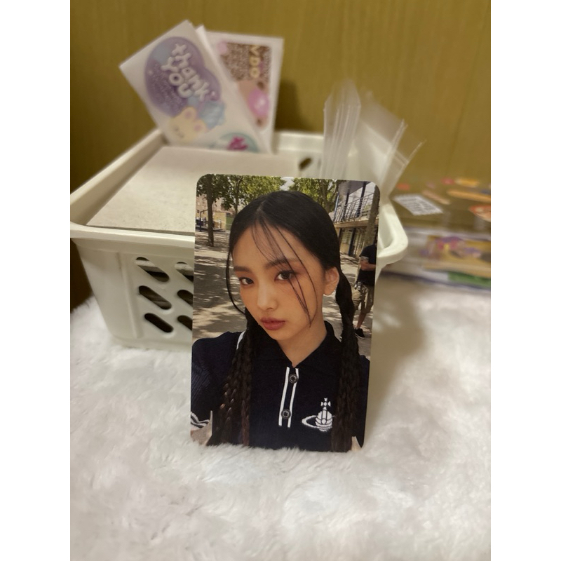 Hyeinเสื้อดำาเนื้อกระดาษ