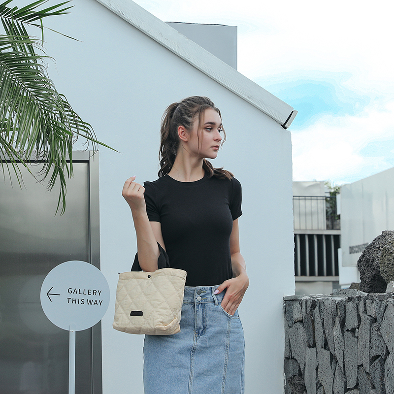 GUDIKA-พร้อมส่ง  กระเป๋าสะพายข้าง TOTE BAG รุ่นใหม่ 2024 ผู้หญิง แฟชั่น ผ้าไนลอนกันน้ำ100% รุ่น-66204 - รูปที่ 5