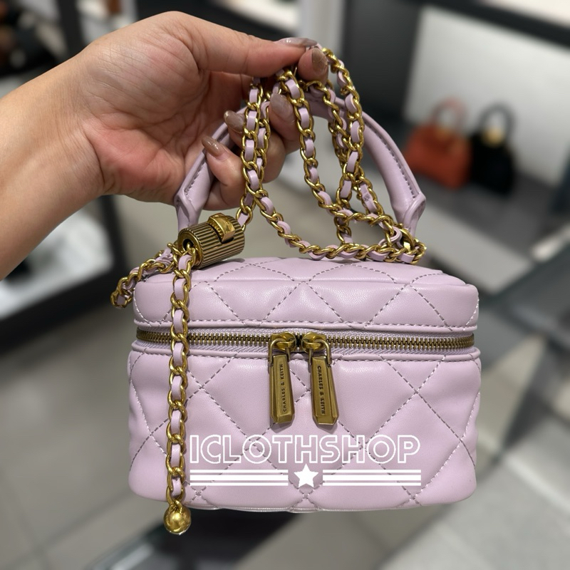 CHARLES &amp; KEITH : Quilted Two-Way Zip Mini Bag  รหัสสินค้า CK6-80781893 size.S กระเป๋าสะพาย
