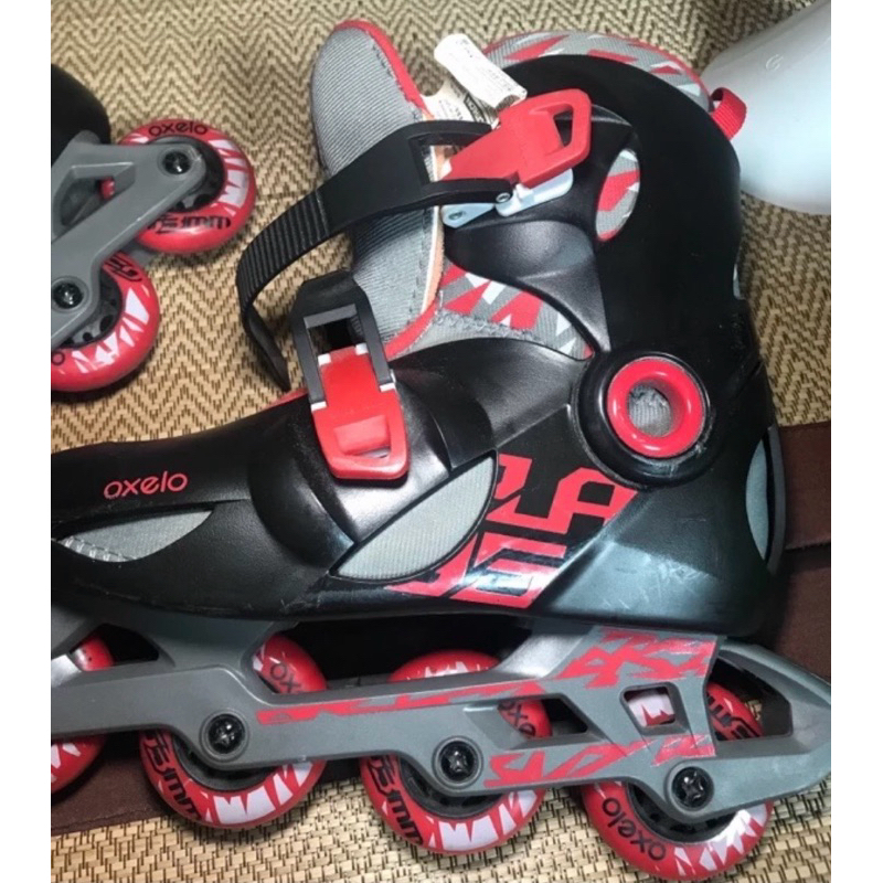 มือสองสภาพดี รองเท้าสเก็ตสำหรับเด็ก รุ่น Play 5 (สีแดง/ดำ) OXELO Roller Skates