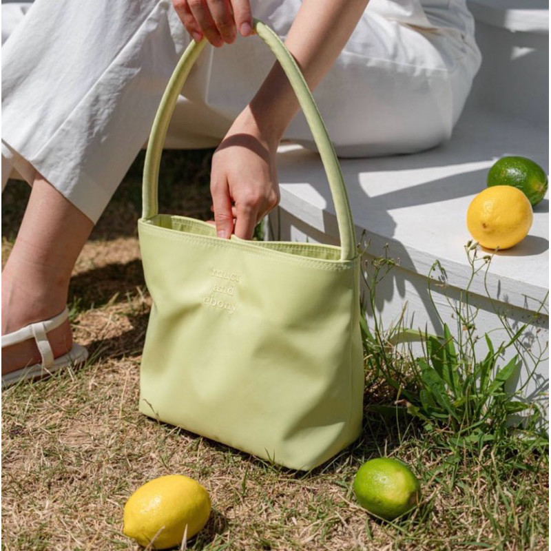 กระเป๋า Mucu and ebony สี lime