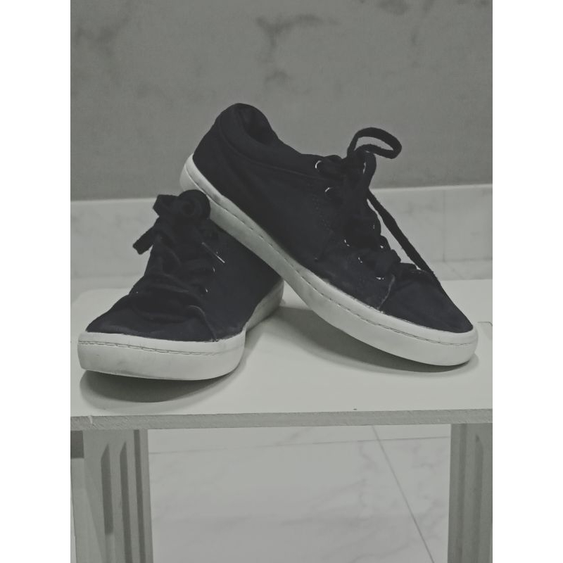 รองเท้าผ้าใบ Lacoste