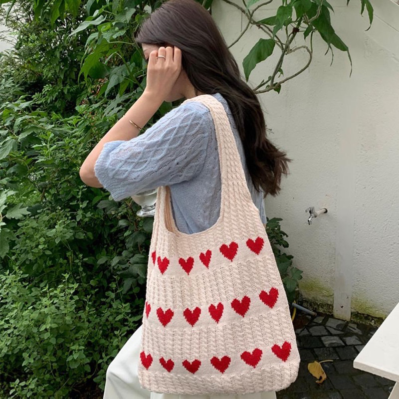 พร้อมส่ง กระเป๋าสะพายไหล่ กระเป๋าผ้า ถักไหมพรม ลายหัวใจ