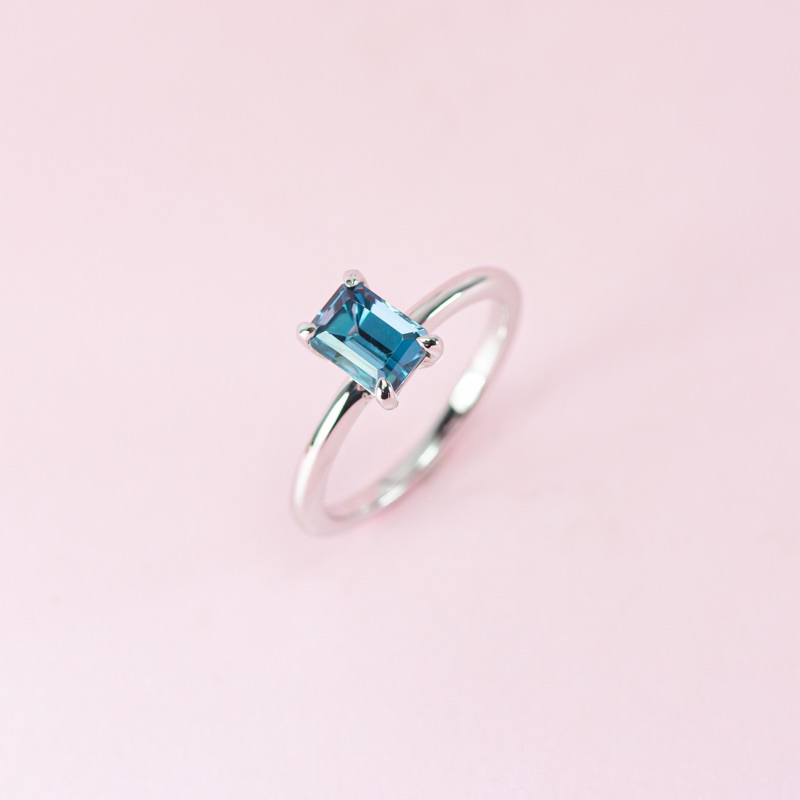 แหวนพลอยบลูโทแพซ London blue Topaz Ring ตัวเรือนเงิน รับประกันพลอยแท้