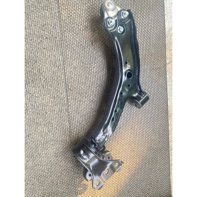 ปีกนกล่าง Honda crv g3 ปี2007-12 ราคาข้างละ มาพร้อมลูกหมากปีกนก