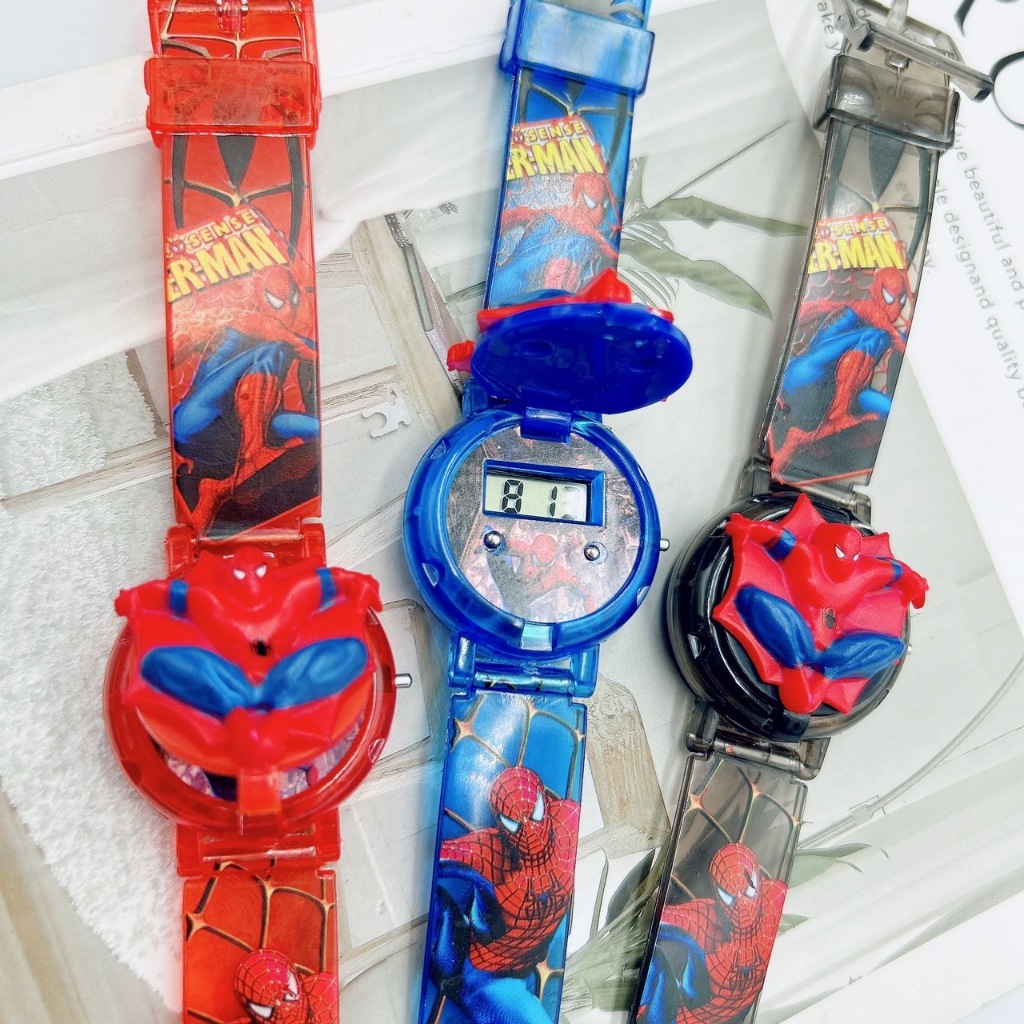 นาฬิกาสไปเดอร์แมนมี 3 สีให้เลือก เปิดฝาเป็นนาฬิกามีไฟมีเสียงดนตรี