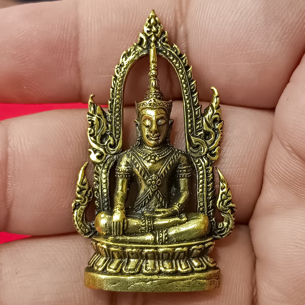 สมเด็จพระมหาจักรพรรดิ ปางชนะมาร ซุ้มเรือนแก้ว เนื้อทองเหลือง ขนาด 3 ซม.