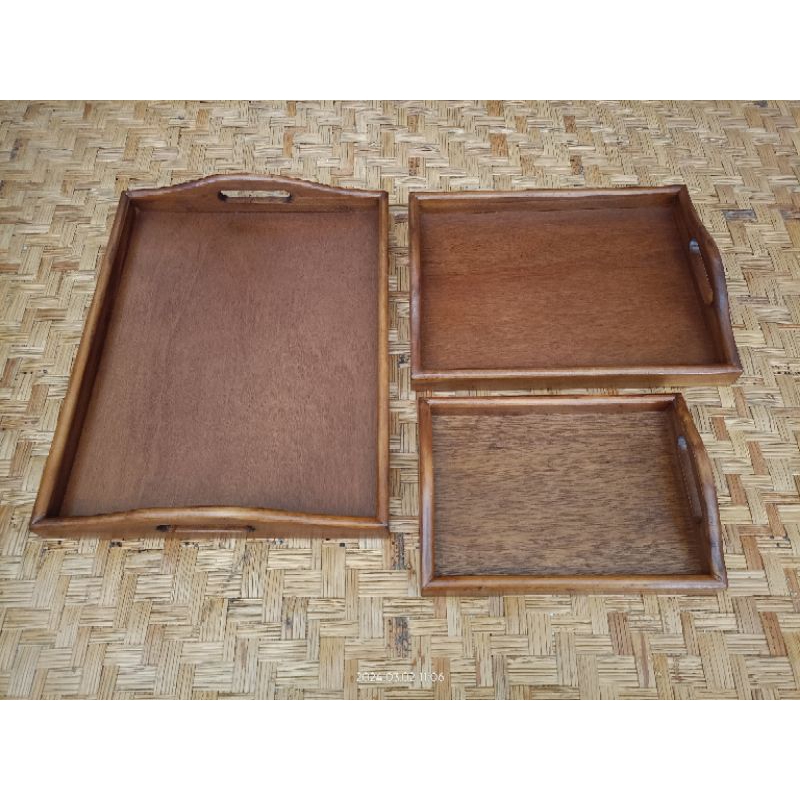 ถาดไม้หูจับ ใช้เสริฟน้ำและอาหาร มี3ขนาดให้เลือก 20*28 , 28*35 , 35*45 เซนติเมตร