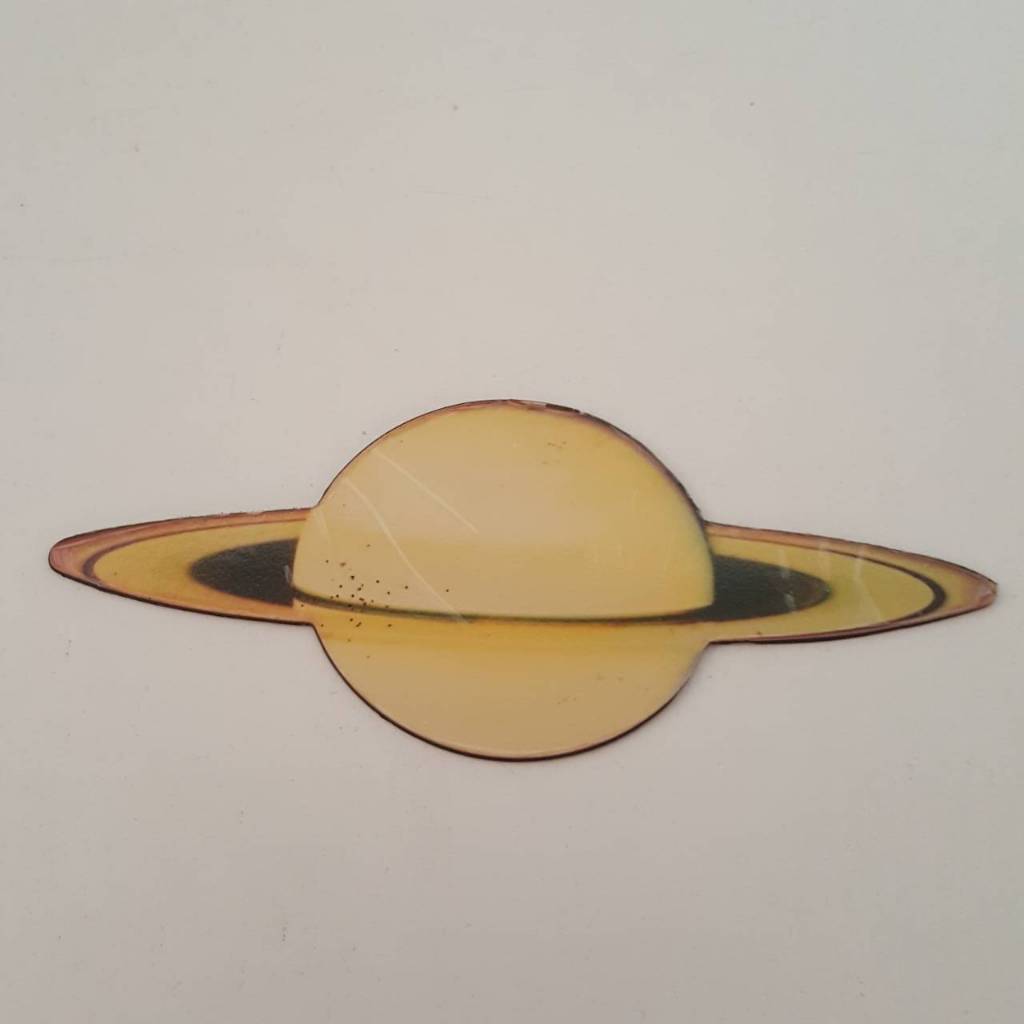 แม่เหล็กติดตู้เย็น ดาวเสาร์เรืองแสง Planet Saturn with Rings Fridge Magnet Glow in the dark ของสะสม ของมือสอง