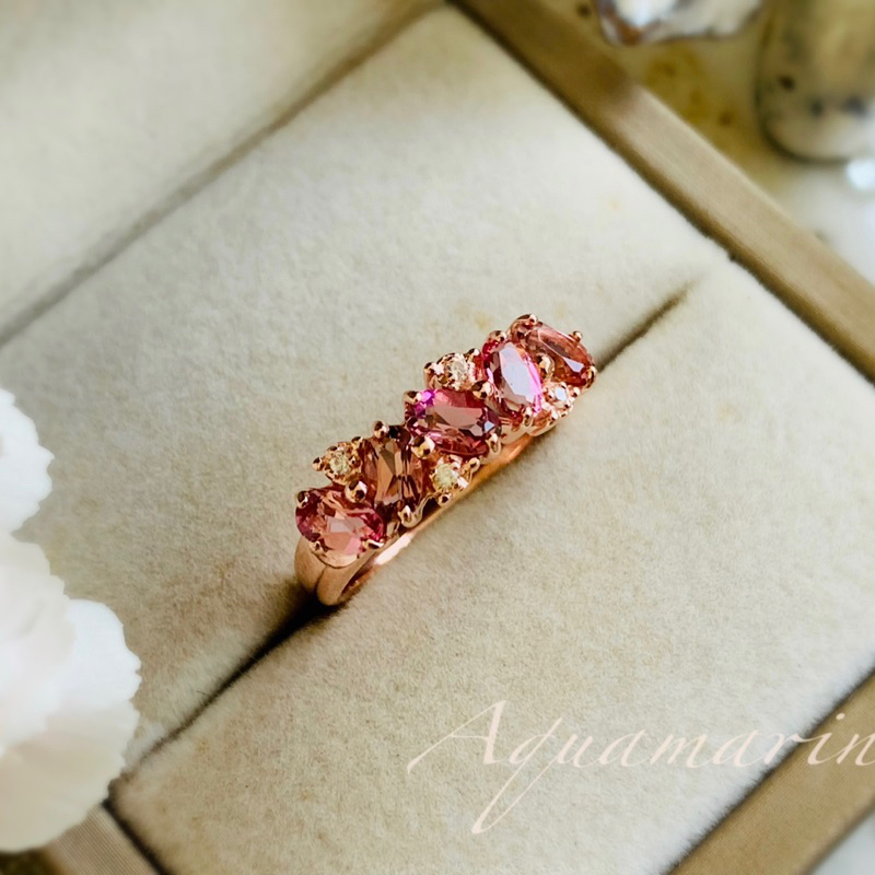 แหวนแถวพลอยทัวร์มาลินสีชมพู ( Pink Tourmaline )เจียระไนทรงไข่ สลับเพทายขาว