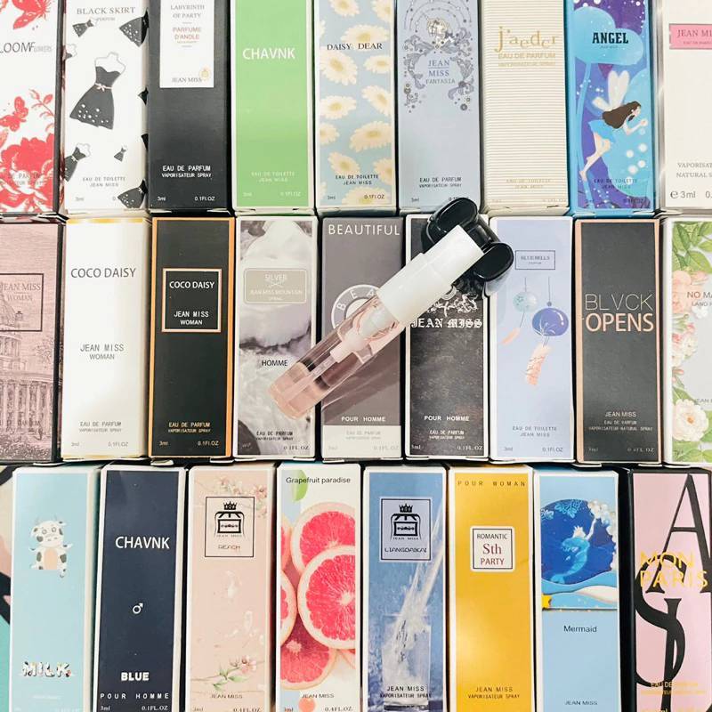 C.222พร้อมส่ง สามารถเลือกกลิ่นได้ น้ำหอมพกพา น้ำหอมเทสเตอร์ น้ำหอมขนาดทดลอง น้ำหอมติดทนนาน Perfume สเปรย์น้ำหอม ขนาด 3ml
