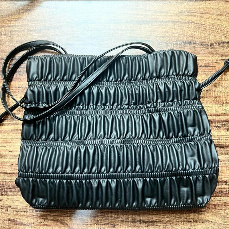 กระเป๋าสะพาย Just In Case รุ่น VICK สีดำ ของใหม่ ของแท้💯%