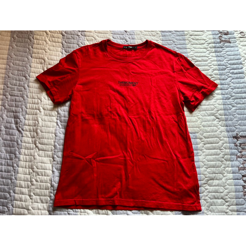 เสื้อยืดสีแดง แบรนด์ Semir