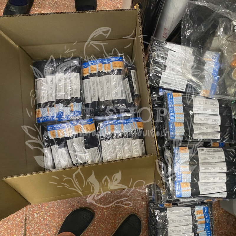 (ราคายกห่อ = 10 โหล) ซิปฟันไนล่อน ยี่ห้อ YKK รุ่นหัวล๊อคอัตโนมัติ (CFC-36) ขนาด 4-8 นิ้ว (ราคา/10 โหล)