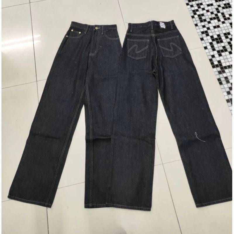 รุ่นใหม่ กาเกงยีนส์รุ่นON THE WAYขากระบอกดำมิดไนท์ ผ้า14OZ เอวสูง ทรงสวยๆ ใส่ได้ทั้งชายและหญิง