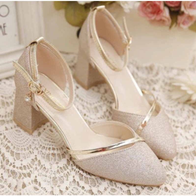 🎀ส่งจากไทย🎀รองเท้าส้นสูงแฟชั่น รองเท้าส้นสูงหัวแหลม การออกแบบเลื่อม ไซส์ใหญ่ 35-42