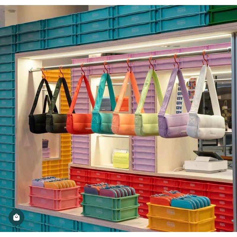 กระเป๋า beyond the vines poofy bag