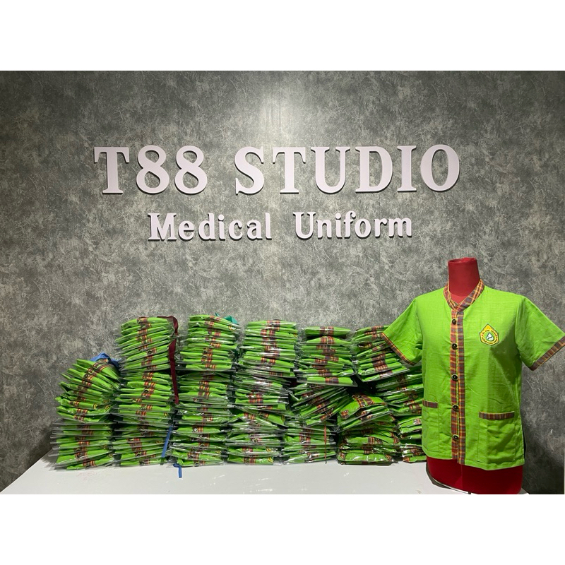 ชุดผ้าไทย ชุดนักเรียน ชุดวันศุกร์ by t88 studio