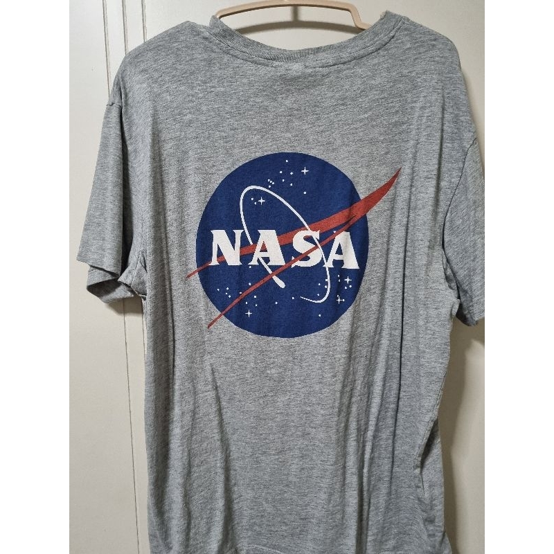 เสื้อ Nasa H&M [มือสอง]