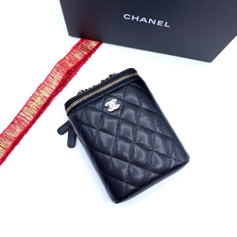 Like new Chanel vanity box black cavier holo 31