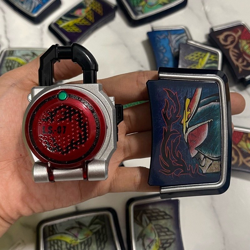 DX Blood Orange Lockseed (ล็อคซีดส้มเลือด จากซีรี่ย์ มาสไรเดอร์ ไกมุ)