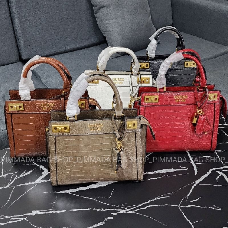 พร้อมส่ง GUESS​ กระเป๋าทรงถือ-สะพายข้าง​ลายหนังจระเข้