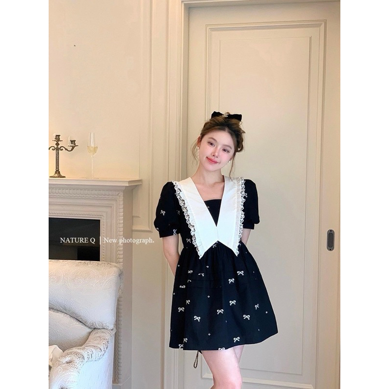 sirin studioเดรสคอปกแหลมจั้มโบ้กุ้นขอบลูกไม้B199