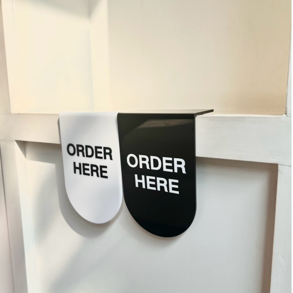 ป้าย order here / pick up here ป้ายอะคริลิคติดเคาน์เตอร์