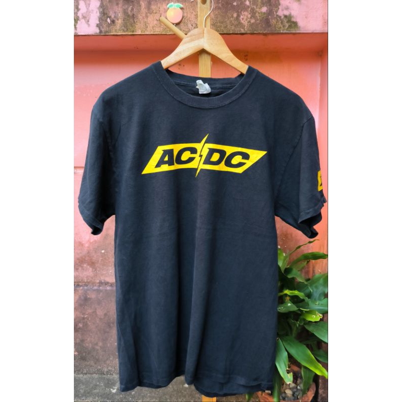 เสื้อยืดคอตตอน100% เสื้อวง ACDC (มือสอง) ไซส์Lอก 20"  ยาว 28"