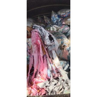 เศษผ้าเส้นใช้ถักเปล/ทำพรมเศษผ้าปูที่นอนกว้าง2นิ้ว-1คืบยาว 1.…