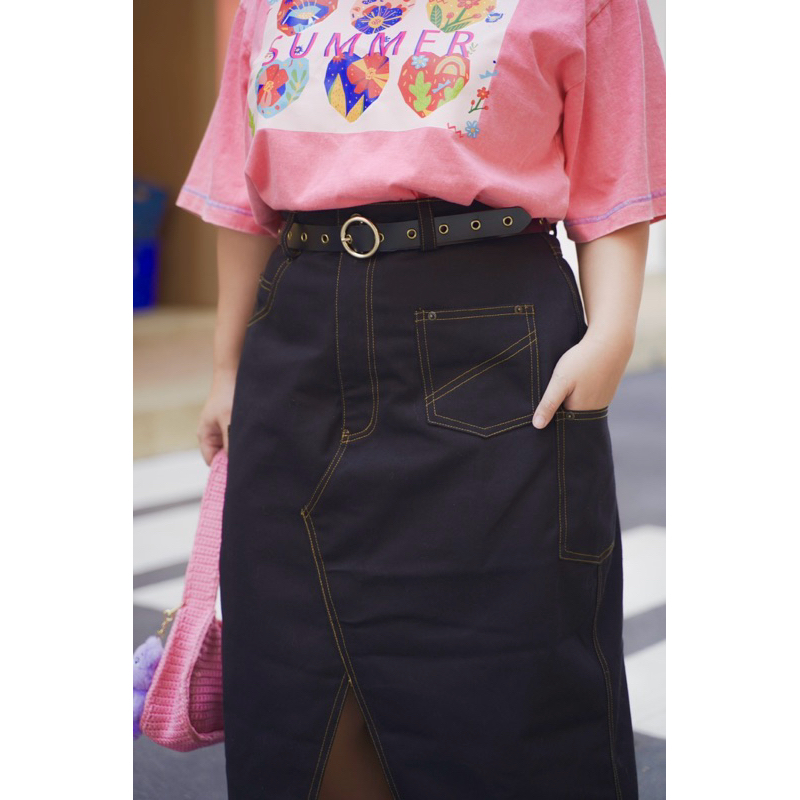 CHER TADA [เฌอธาดา] - Blackshine Skirt กระโปรงยีนส์ เอวสูง สีดำ