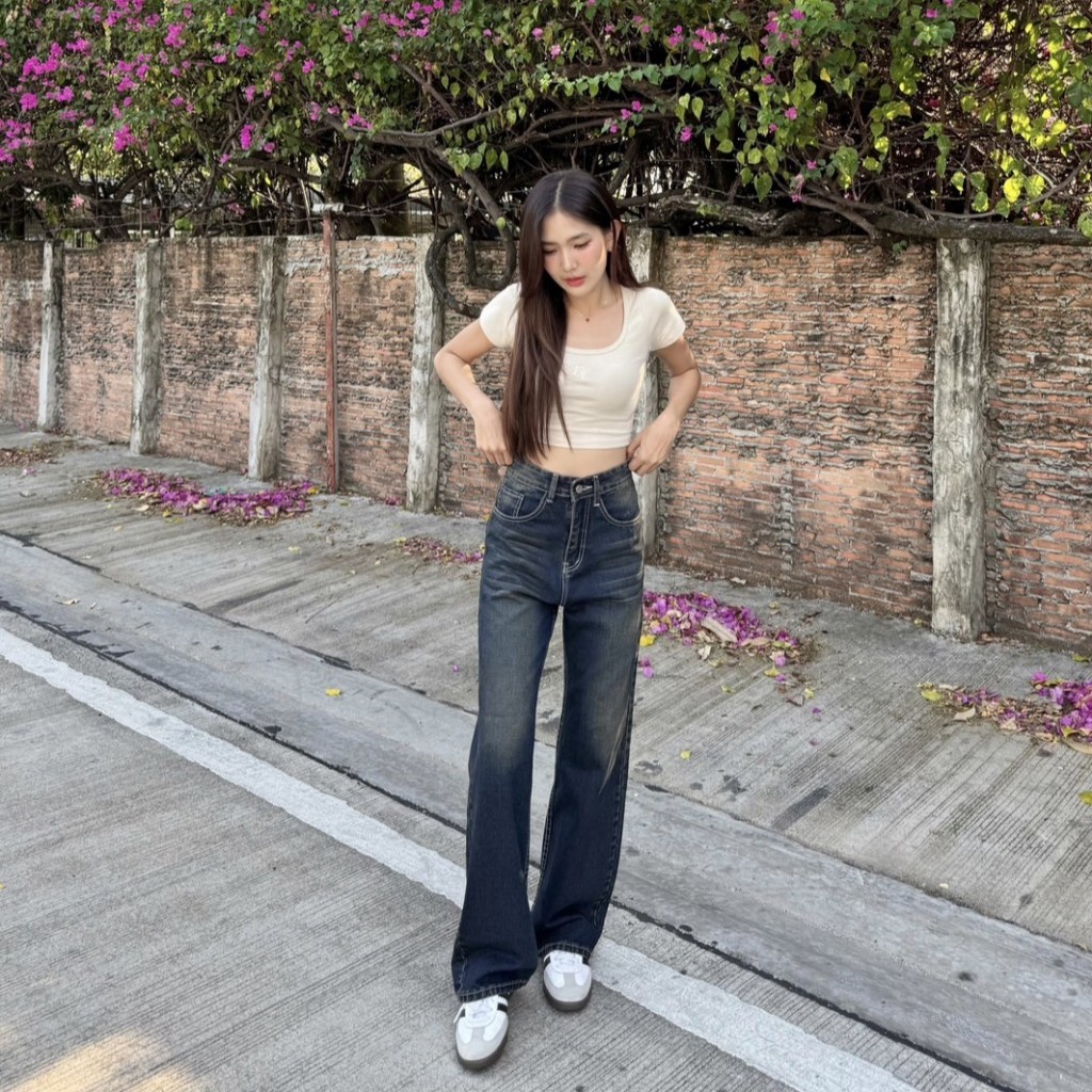 NICHARIS - กางเกงยีนส์ทรงกระบอกกลาง รุ่น Lorem Jeans รูปที่ 4