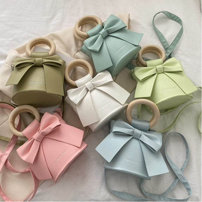 กระเป๋าหน้าโบว์   กระเป๋าสไตส์เกาหลีน่ารักหูจับไม้  เเบบใหม่ทรงถังสไตส์สาวหวาน