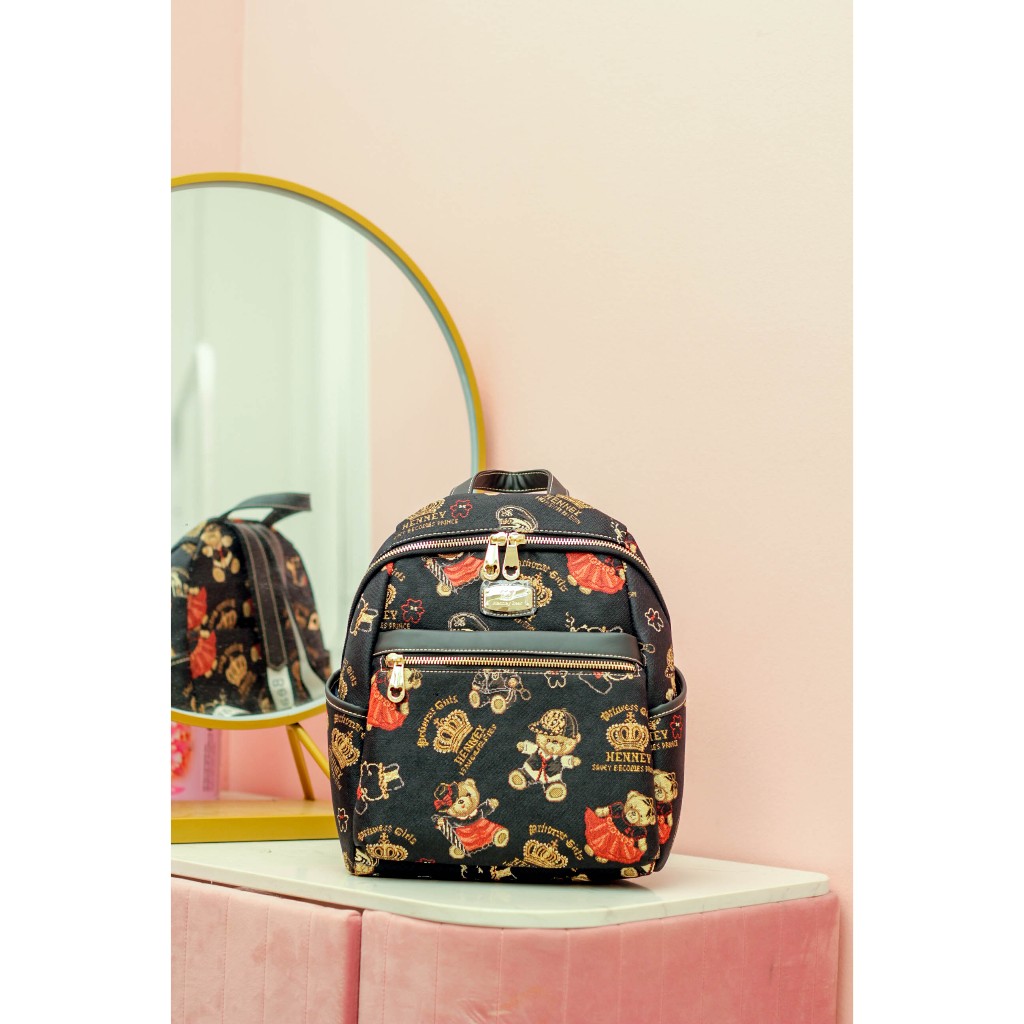 Henneybear-H1172 รุ่น Oval back - ลาย crown bear กระเป๋าเป้ ทรงสวยใส่ของจุใจ กระเป๋าเดินทางแบบใหม่ฟังก์ชั่นครบ COD