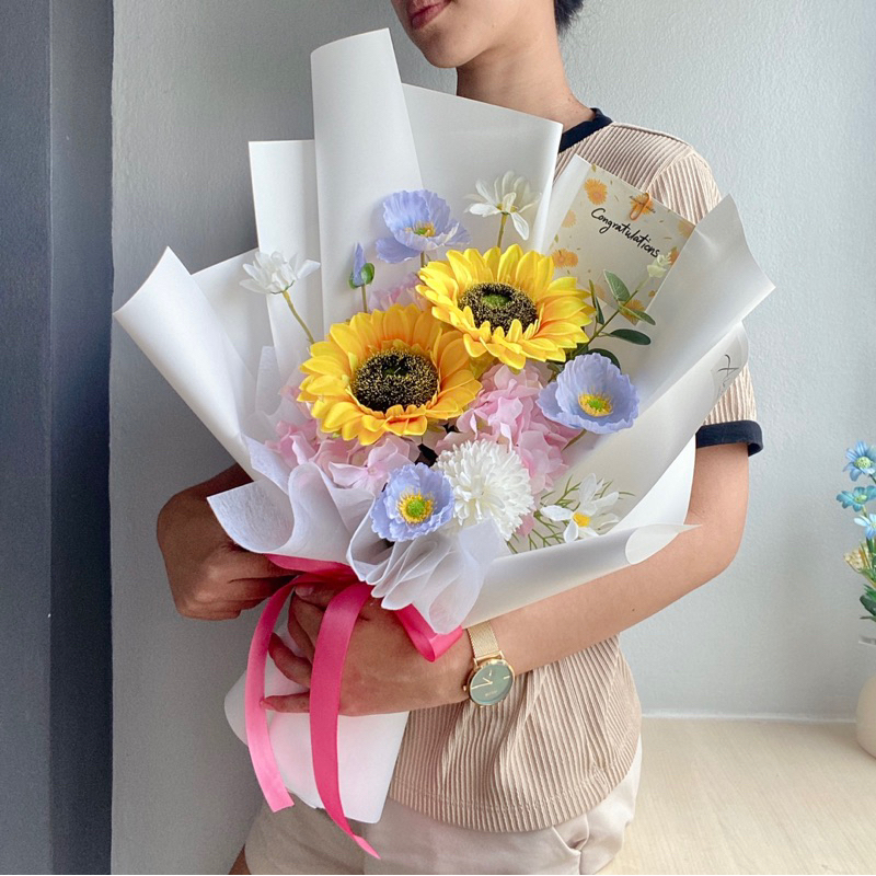 ช่อทานตะวันแซมดอกไม้แต่งช่อใหญ่