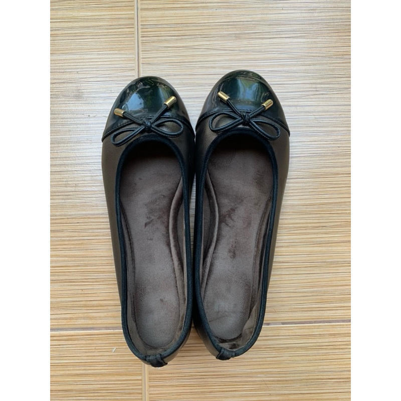 รองเท้ายี่ห้อ Nu bangkok size 38 ด้านในเป็นกำมะหยี่ ใส่เดินสบาย