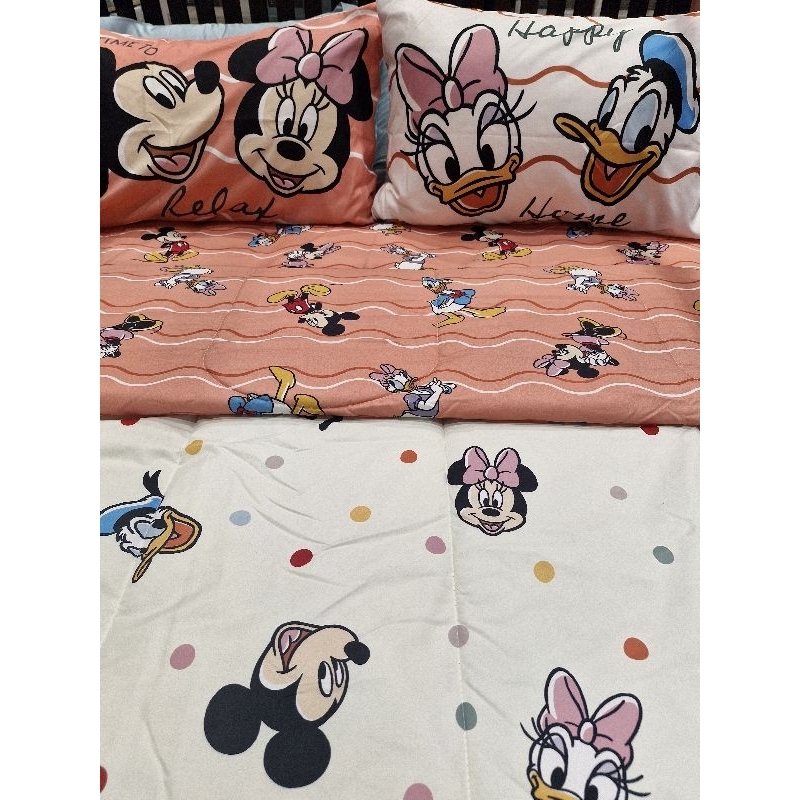 ชุดผ้าปูที่นอนแบบรัดมุม จาก Brand Haven ลาย Disney Mickey Moucs Fitted Sheet 12 inch