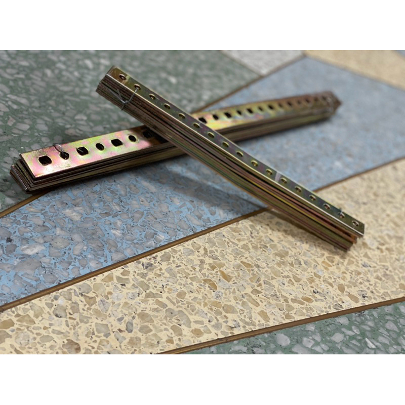 เหล็กรู เหล็กรูปรับระดับ เหล็กรูเอนกประสงค์ เหล็กรูยาว หนา อย่างดี แพคละ 10 เส้น