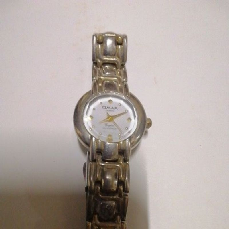 นาฬิกาผู้หญิง แบรนด์ชื่อ​ Omax H8046 มือสอง