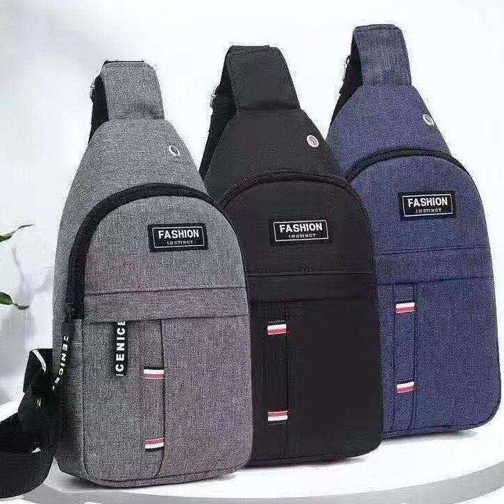 กระเป๋าคาดหน้าอกผู้ชายลำลองทำจากผ้า Oxford พร้อมปลั๊กหูฟัง น้ำหนักเบา สะดวกสบาย ความจุขนาดใหญ่ จำเป็นสำหรับการเดินทาง