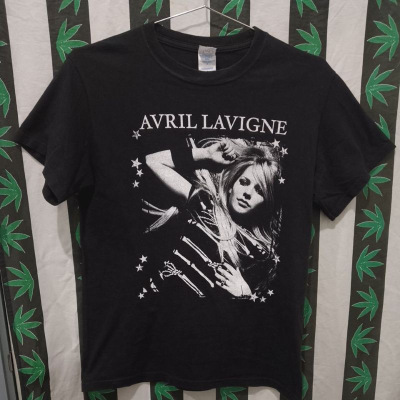 เสื้อยืดมือสอง Vintage Usa เสื้อวง นักร้องสาวPop Punk AVRIL LAVIGNE Size S-M อก19/ยาว26.5
