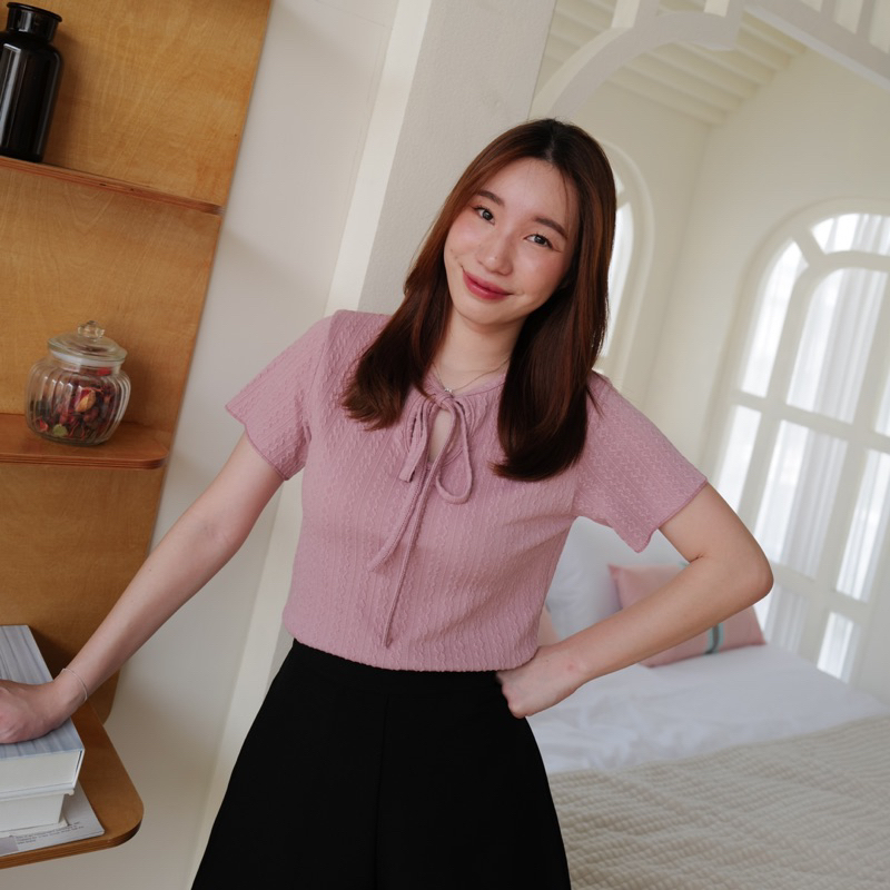 เสื้อ เว้าอก ลอนผูกโบว์ - คอไม่ลึกใส่สบายพร้อมส่งจ้า