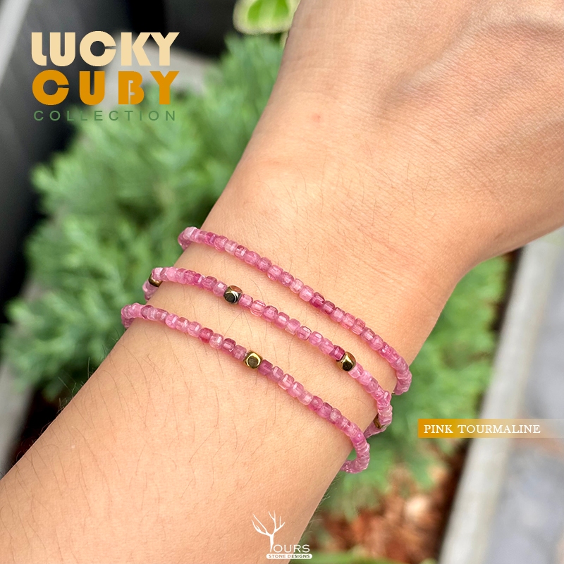สร้อยข้อมือหิน " ทัวร์มาลีน สีชมพู " แท้ 100% ทรงลูกบาศก์  ขนาด 2mm กำไลหินนำโชค หินมงคล Pink Tourmaline