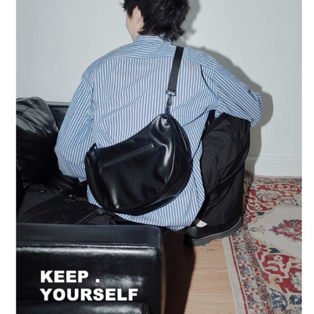 [พร้อมส่ง] Spenzer.street | moon bag 🖤กระเป๋า หนัง pu คุณภาพเยี่ยม ทันกระแส unisex 2024 ขายดี