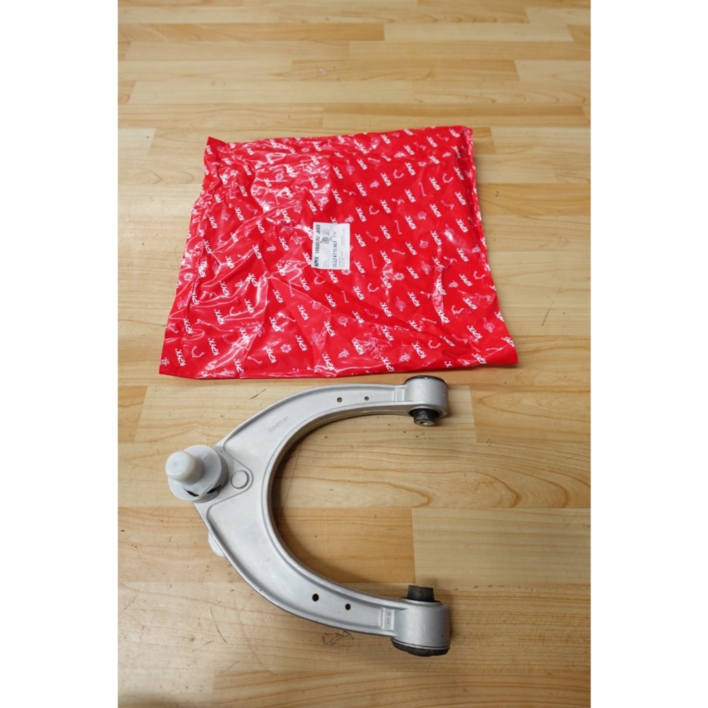 ปีกนกหน้าตัวบน(ตัว U) BMW Series 5 F10/F07 GT , Series 6 F12/F13 , Series 7 F01/F02 , i8