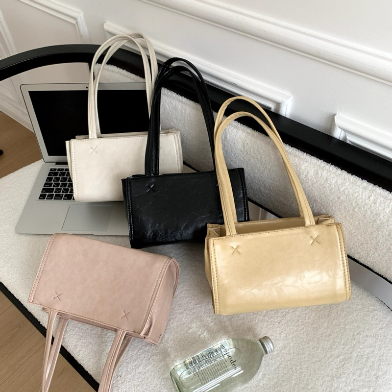 กระเป๋าสะพาย หนังเงา หนังนิ่ม Minimal Bag (พร้อมส่งจากไทย)
