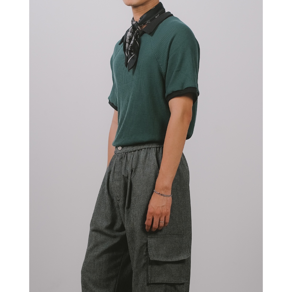 90 Sporty Wide-Collar T in Textured Forest Green | เสื้อยืดคอเปิด สไตล์สปอร์ต ยุค 90 ผ้า texture สีเขียวฟอร์เรส