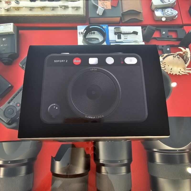 Leica Sofort 2 hybrid instant camera