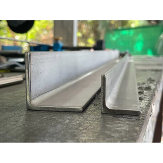 ฉากสแตนเลส 304 หนา 3 มิล ขนาด 1"*1" และ 1.5"*1.5" มีหลายขนาดให้เลือก จัดส่งได้ยาวถึง 2 เมตร
