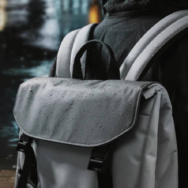 🇹🇭TOMTOC SLASH T64 LAPTOP BACKPACK 16" กระเป๋าเป้สะพายหลัง ดีไซน์โมเดิร์น ให้ลุคที่ทันสมัย ความจุกระเป๋าขนาด 18L